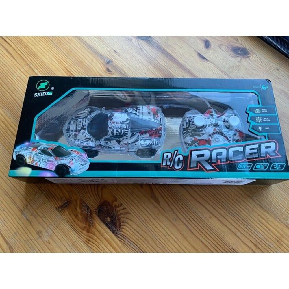 NIB R/C Kidzone Wireless Remote Controlled Light-up racer car Drift LED lights